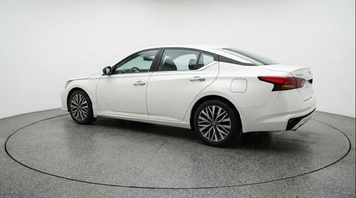 Glacier White 2025 Nissan Altima SV FWD