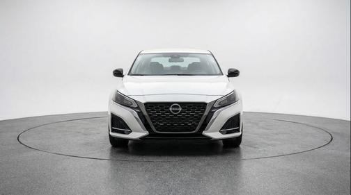 Glacier White 2025 Nissan Altima SV FWD