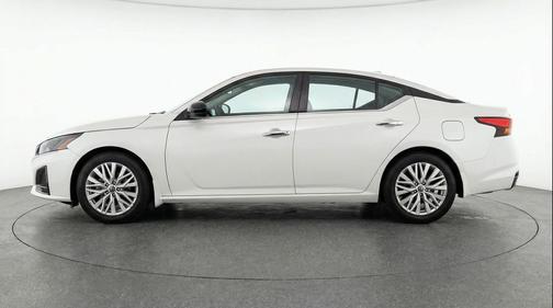 Glacier White 2025 Nissan Altima SV FWD