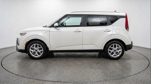 Snow White Pearl 2025 Kia Soul LX