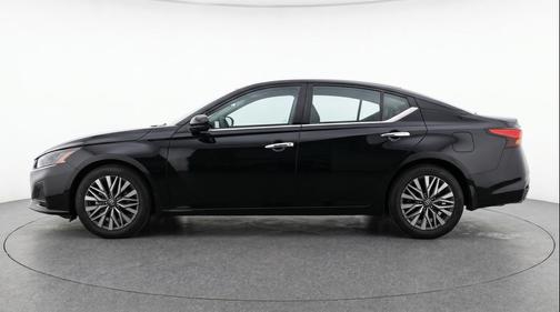 Super Black 2025 Nissan Altima SV FWD