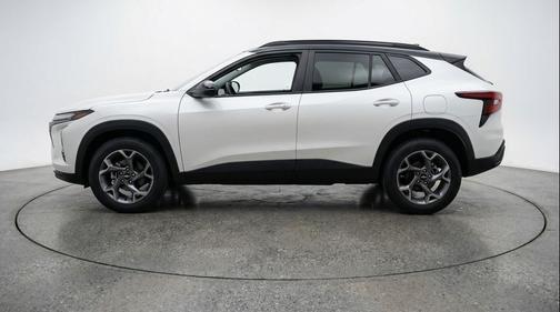 Summit White 2025 Chevrolet Trax LT