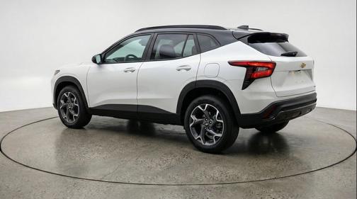 Summit White 2025 Chevrolet Trax LT