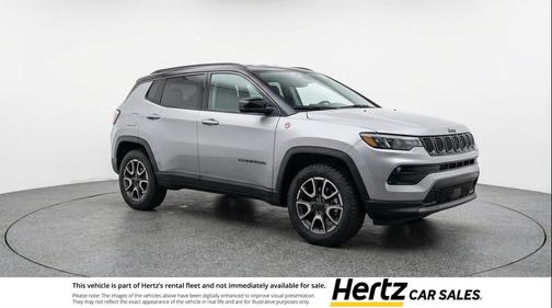 Silver Zynith Metallic Clearcoat 2025 Jeep Compass Trailhawk