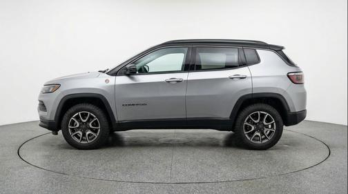 Silver Zynith Metallic Clearcoat 2025 Jeep Compass Trailhawk