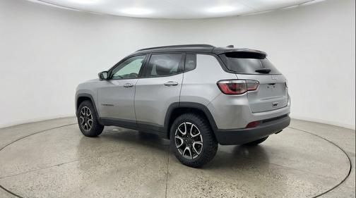 Silver Zynith Metallic Clearcoat 2025 Jeep Compass Trailhawk