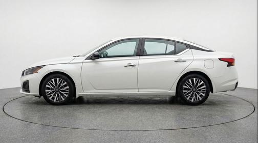 Glacier White 2025 Nissan Altima SV FWD