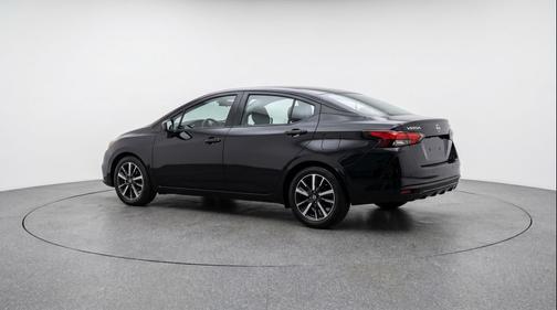 Super Black 2025 Nissan Versa 1.6 SV