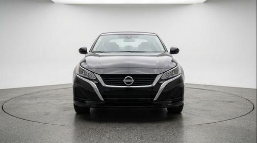 Super Black 2025 Nissan Altima SV FWD