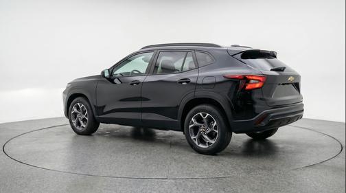 Mosaic Black Metallic 2025 Chevrolet Trax LT