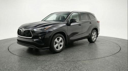 Midnight Black Metallic 2025 Toyota Highlander LE