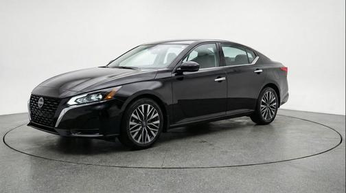 Super Black 2025 Nissan Altima SV FWD