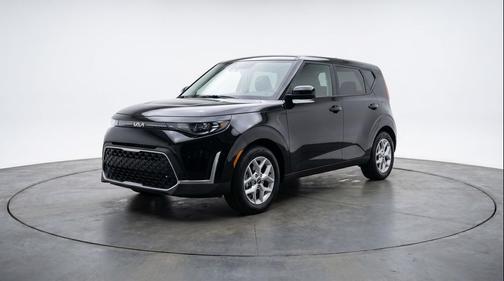 Fusion Black 2025 Kia Soul LX