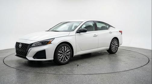 Glacier White 2025 Nissan Altima SV FWD