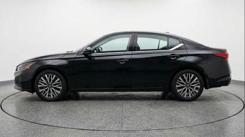 Super Black 2025 Nissan Altima SV FWD
