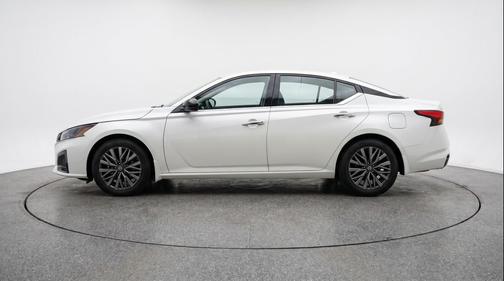 Glacier White 2025 Nissan Altima SV FWD