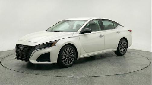 Glacier White 2025 Nissan Altima SV FWD