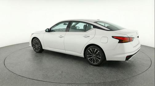 Glacier White 2025 Nissan Altima SV FWD