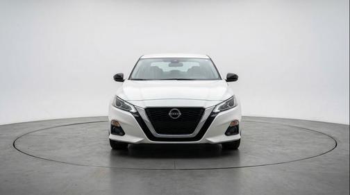 Glacier White 2025 Nissan Altima SV FWD