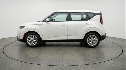 Snow White Pearl 2025 Kia Soul LX