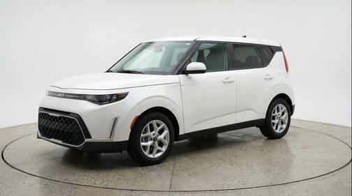 Snow White Pearl 2025 Kia Soul LX