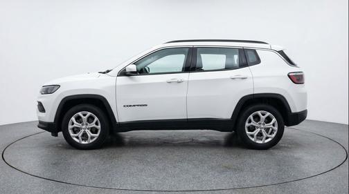 Bright White Clearcoat 2025 Jeep Compass Latitude