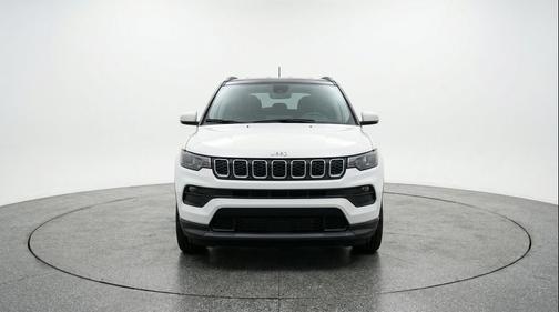 Bright White Clearcoat 2025 Jeep Compass Latitude
