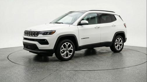 Bright White Clearcoat 2025 Jeep Compass Latitude