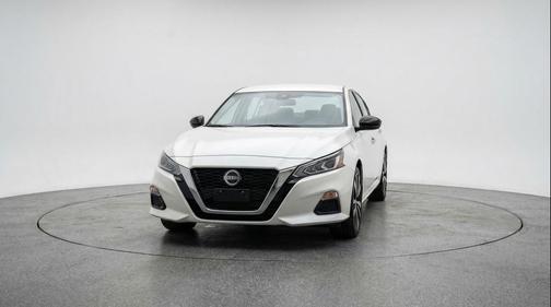 Glacier White 2025 Nissan Altima SV FWD