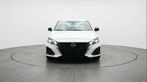 Glacier White 2025 Nissan Altima SV FWD