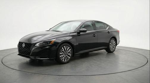 Super Black 2025 Nissan Altima SV FWD