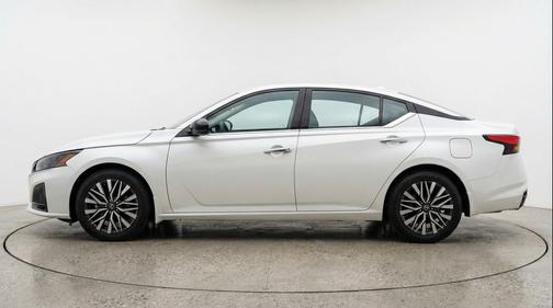 Glacier White 2025 Nissan Altima SV FWD