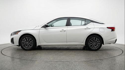 Glacier White 2025 Nissan Altima SV FWD