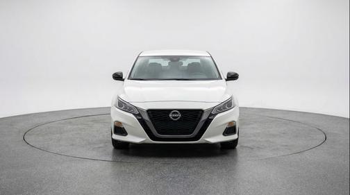 Glacier White 2025 Nissan Altima SV FWD
