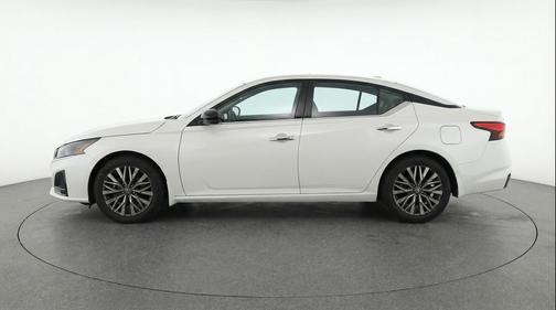 Glacier White 2025 Nissan Altima SV FWD