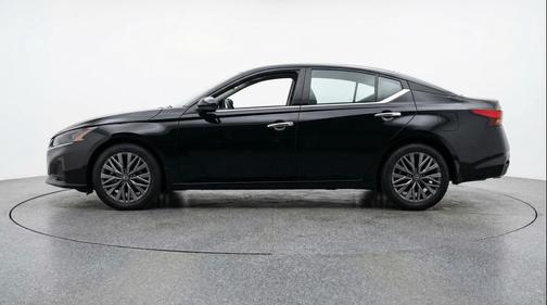 Super Black 2025 Nissan Altima SV FWD