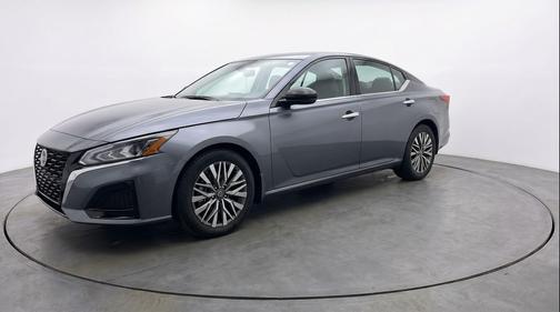 Gun Metallic 2025 Nissan Altima SV FWD