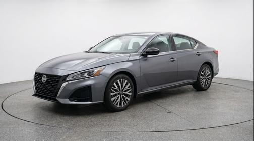 Gun Metallic 2025 Nissan Altima SV FWD