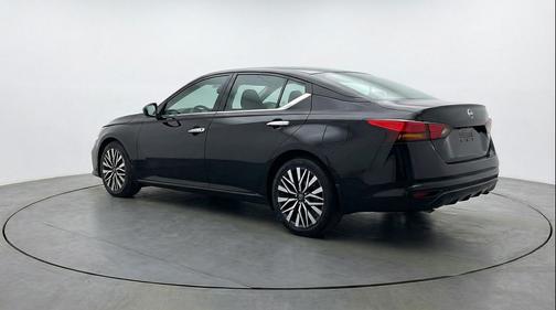 Super Black 2025 Nissan Altima SV FWD