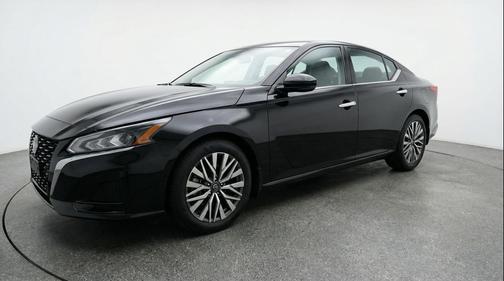 Super Black 2025 Nissan Altima SV FWD