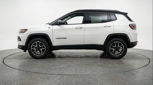 Bright White Clearcoat 2025 Jeep Compass Trailhawk