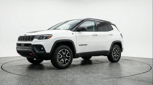 Bright White Clearcoat 2025 Jeep Compass Trailhawk