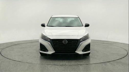 Glacier White 2025 Nissan Altima SV FWD