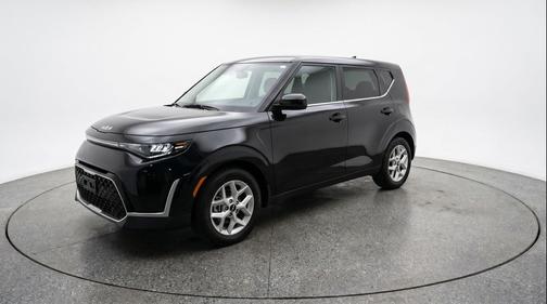 Fusion Black 2025 Kia Soul LX