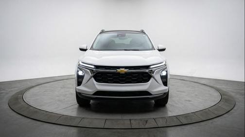 Summit White 2025 Chevrolet Trax LT