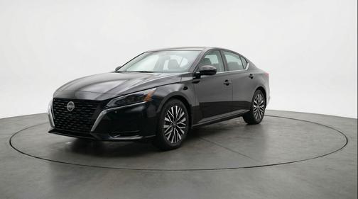 Super Black 2025 Nissan Altima SV FWD