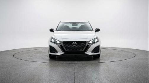 Glacier White 2025 Nissan Altima SV FWD