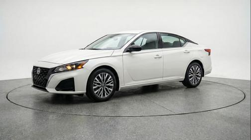 Glacier White 2025 Nissan Altima SV FWD
