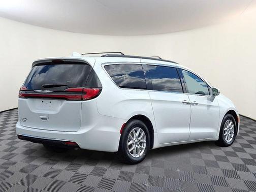 2022 Chrysler Pacifica Touring-L