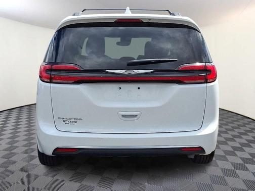 2022 Chrysler Pacifica Touring-L